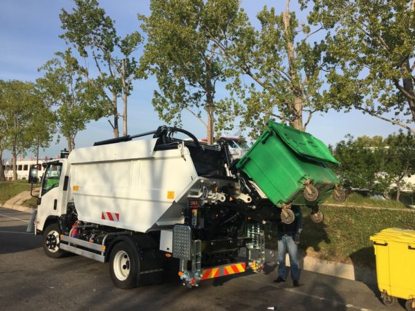 T2 75 - Benne à ordures ménagères sur porteur poids lourds à faible encombrement
